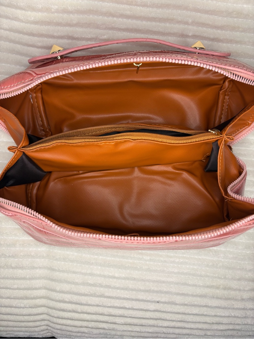 Privata’s Travel Pink Croc-Embossed Cosmetic Case - Picture 4 of 6